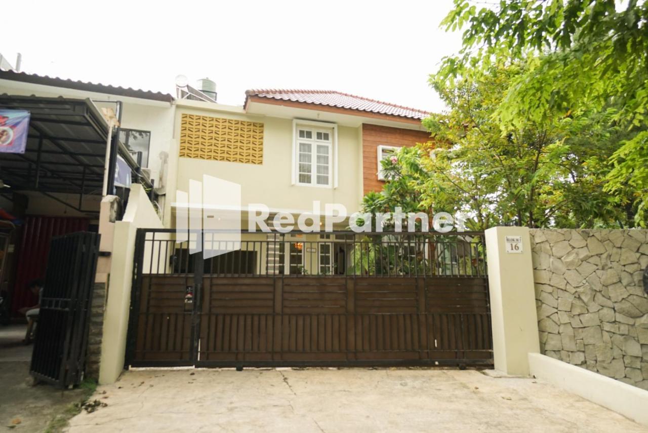 Отель Fazza Syariah Mitra Reddoorz Джакарта Экстерьер фото